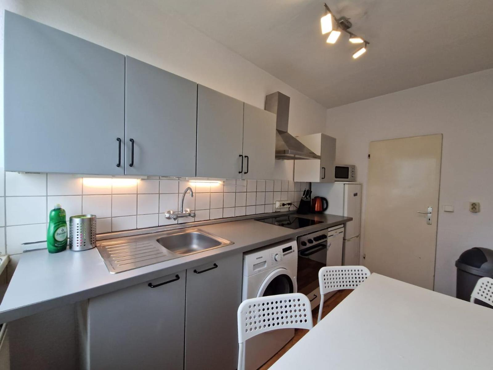 Schoene 3 Schlafzimmer Wohnung Mit 4 Dopplbetten Berlino Esterno foto