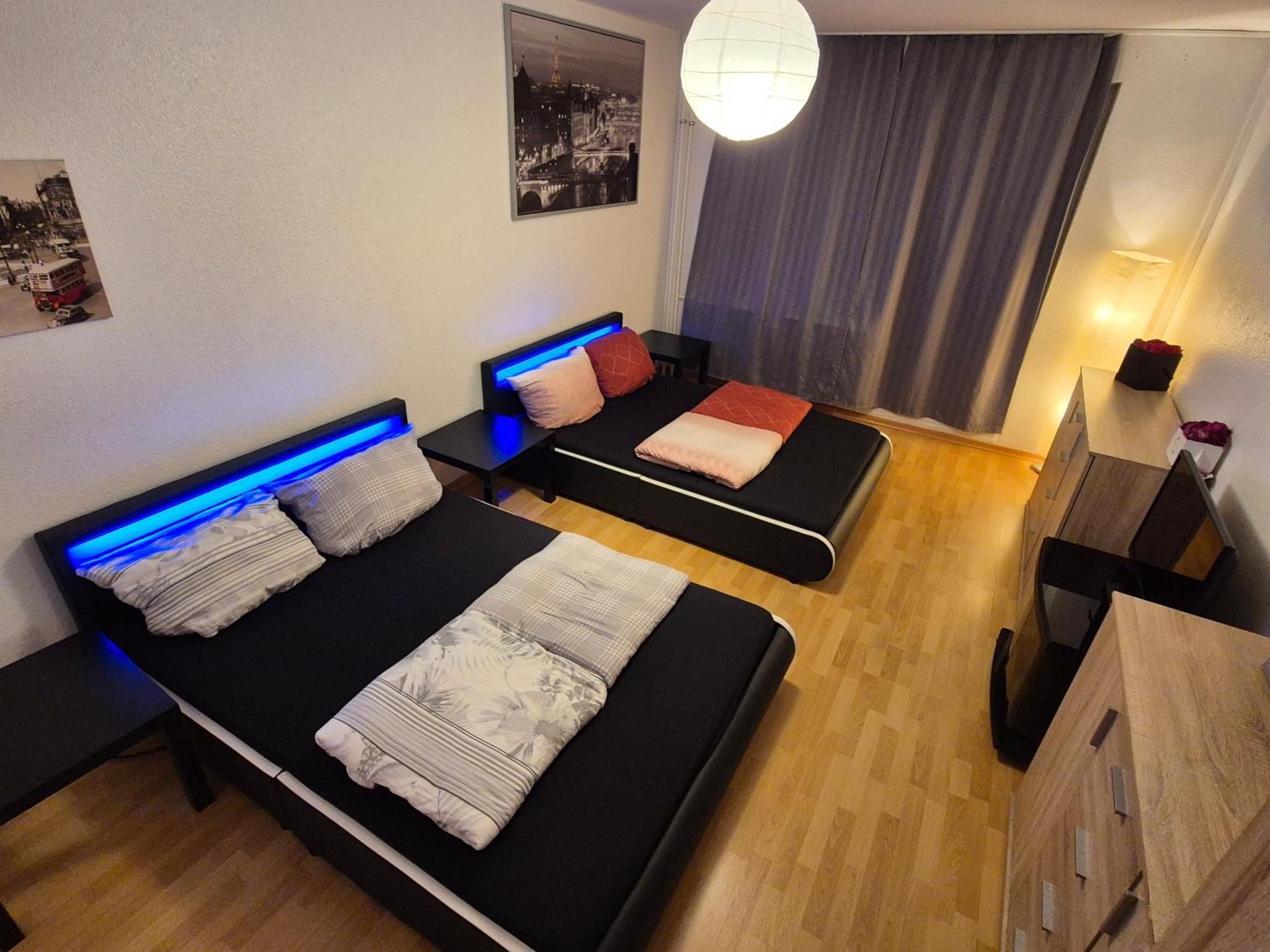 Schoene 3 Schlafzimmer Wohnung Mit 4 Dopplbetten Berlino Esterno foto