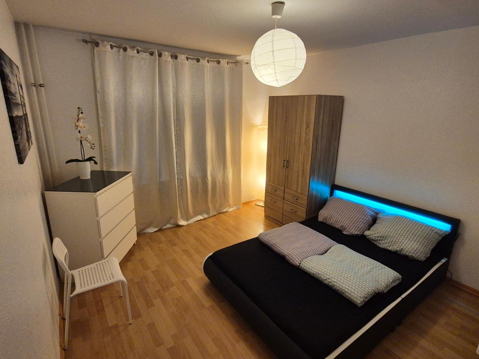 Schoene 3 Schlafzimmer Wohnung Mit 4 Dopplbetten Berlino Esterno foto